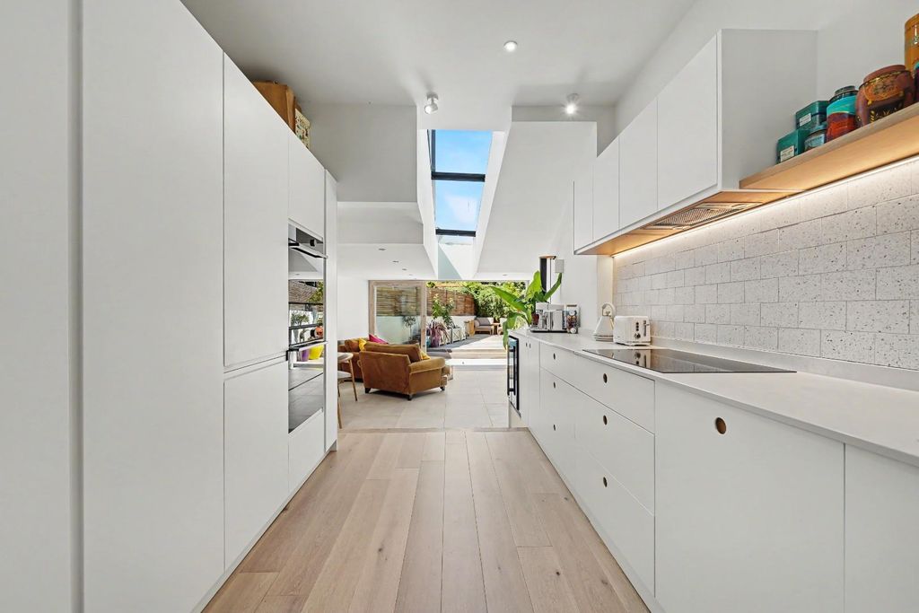 Property photo 2 of 18 Kitchen