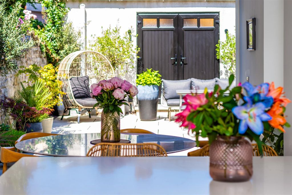 Property photo 1 of 47 Kitchen Diner