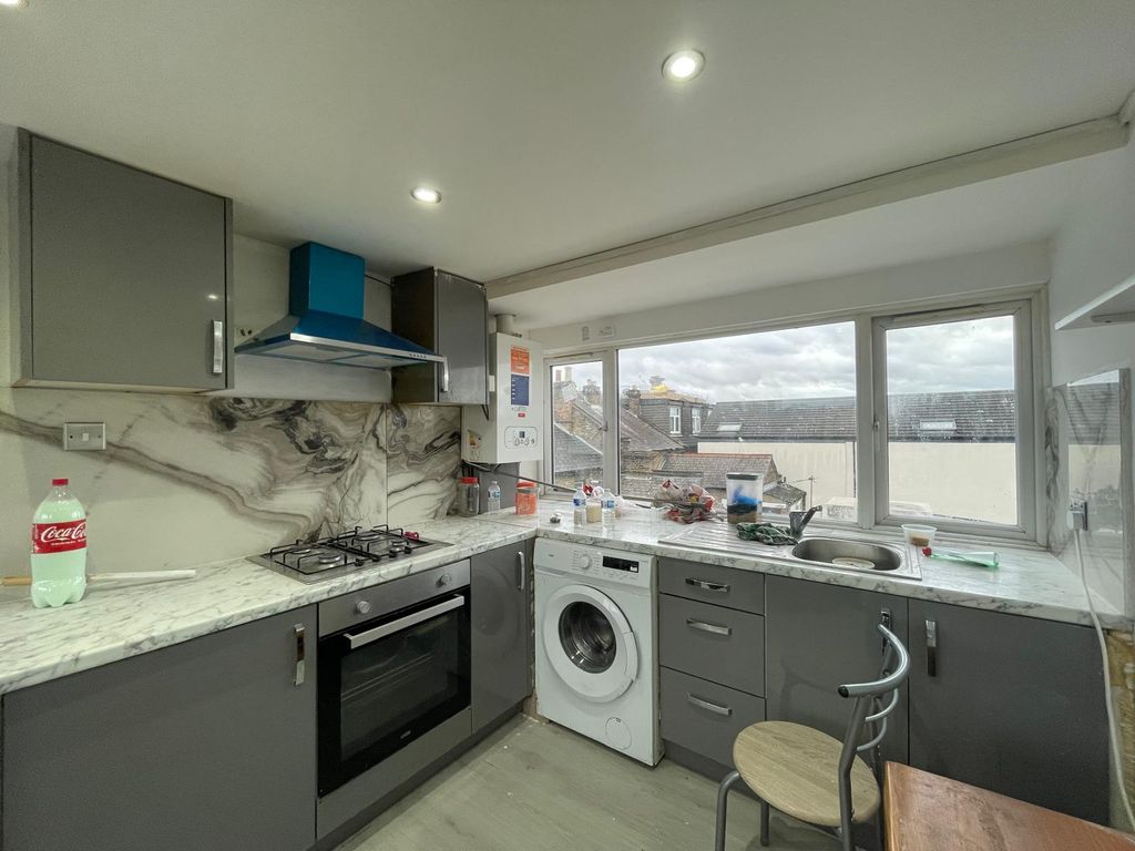 Property photo 1 of 5 Studio To Rent King Street, Southall Ub2