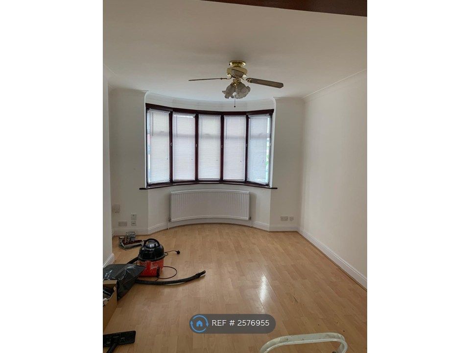 Property photo 1 of 10 Lounge
