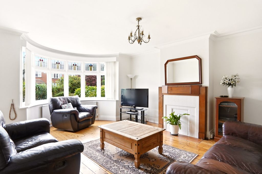 Property photo 2 of 44 Img040