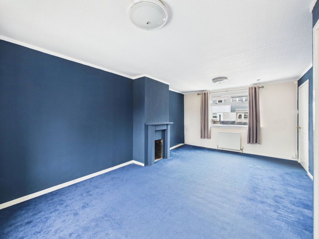 Property photo 3 of 10 Living Room