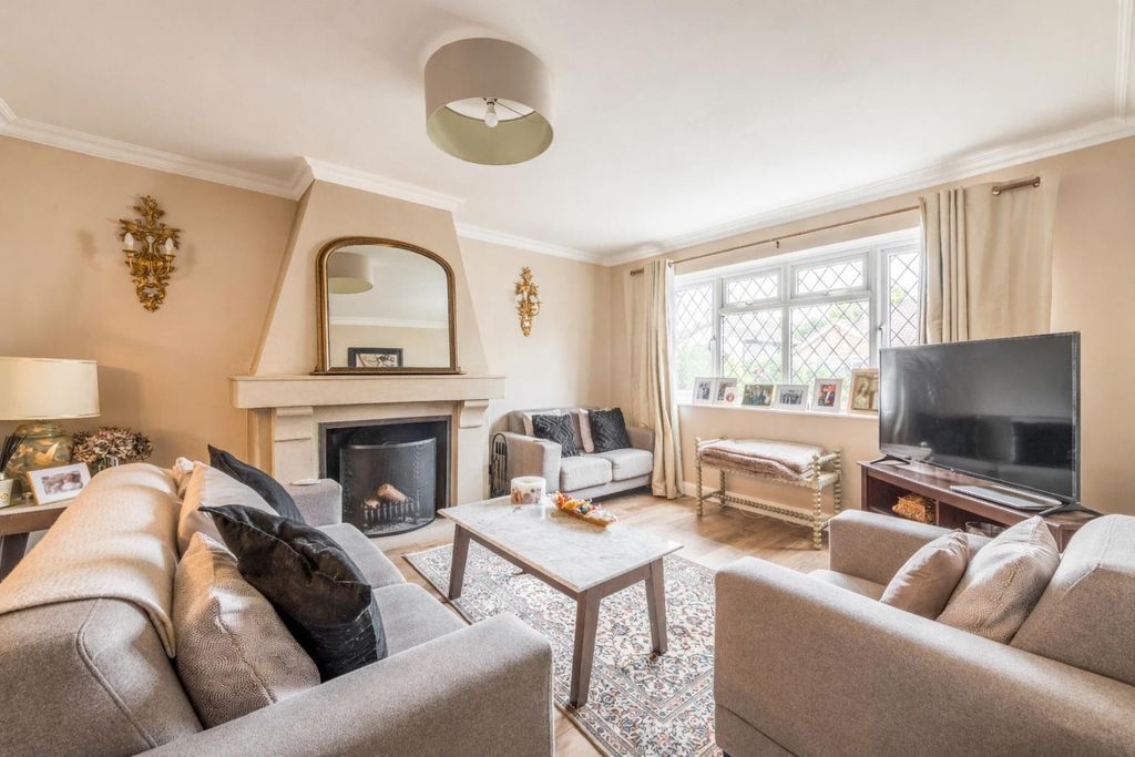 Property photo 3 of 33 Living Room.Png