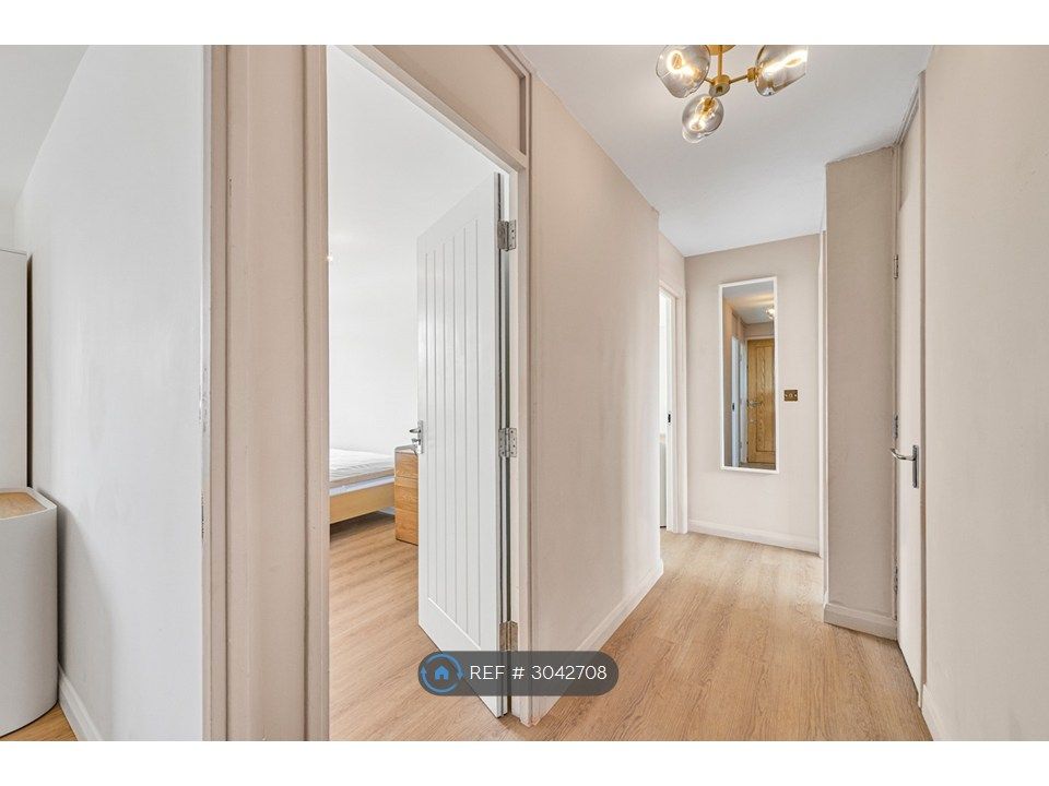 Property photo 2 of 16 Hallway