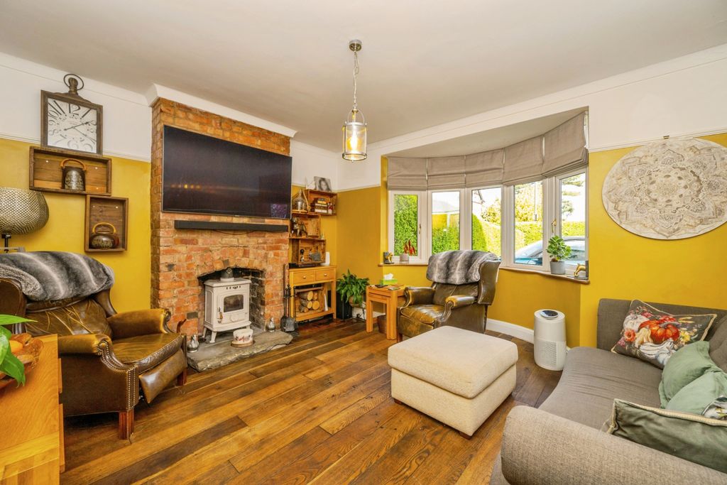 Property photo 3 of 20 190Stationroad-1