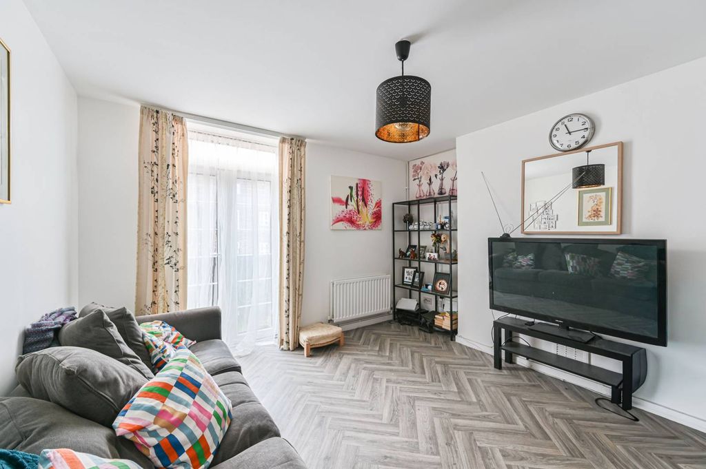 Property photo 2 of 9