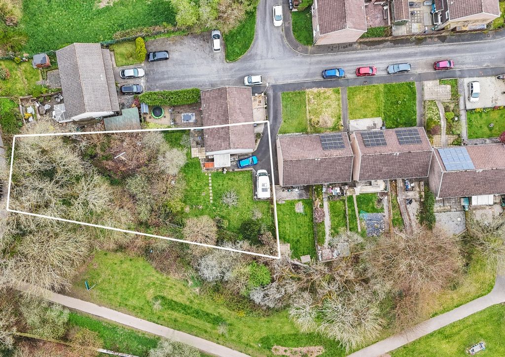 Property photo 2 of 16 34 Tredanek Close Outline