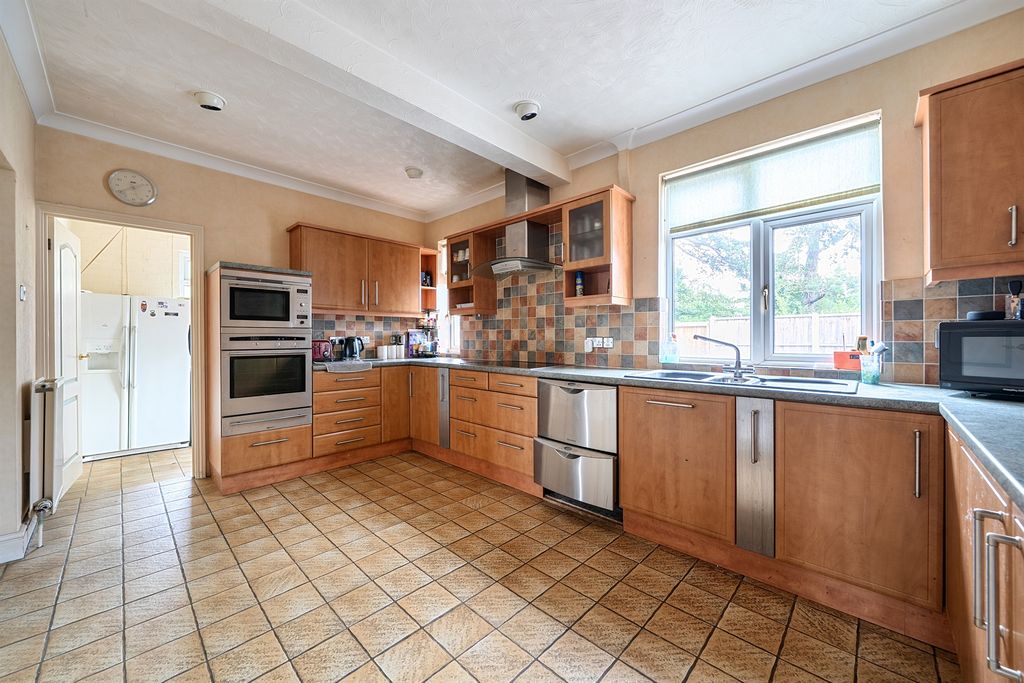 Property photo 2 of 22
