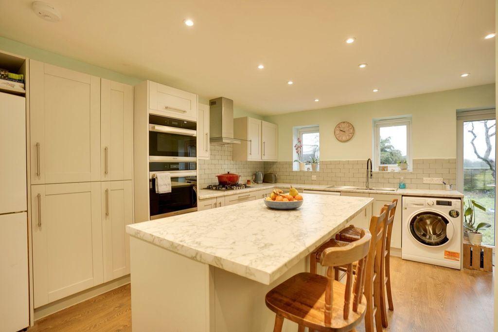 Property photo 2 of 20