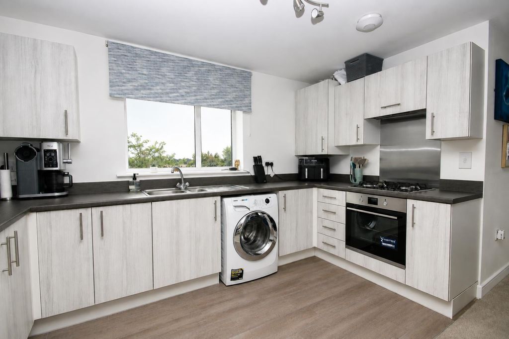 Property photo 3 of 12 750c7c4c-36Aa-4F51-Ae02-E6Bf76989F9E.Png