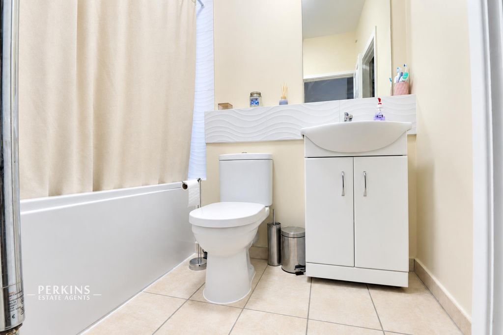 Property photo 2 of 7 Bathroom.Png
