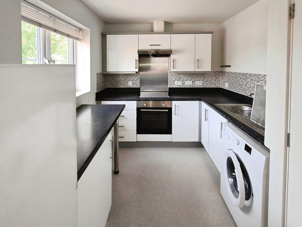 Property photo 3 of 8 Kitchen