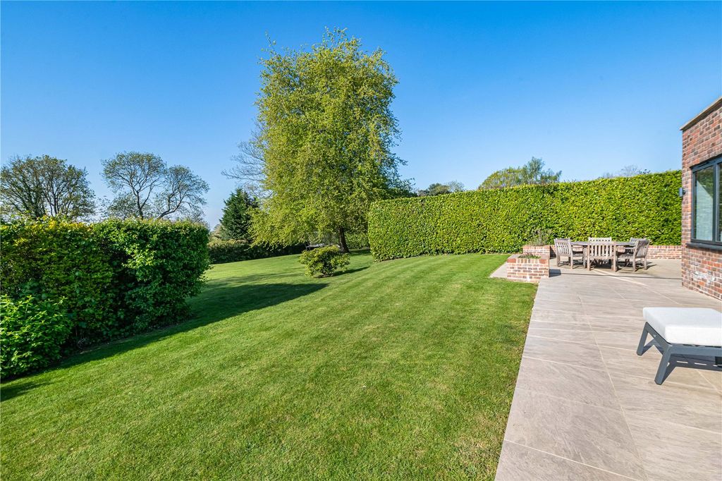 Property photo 2 of 34 Garden
