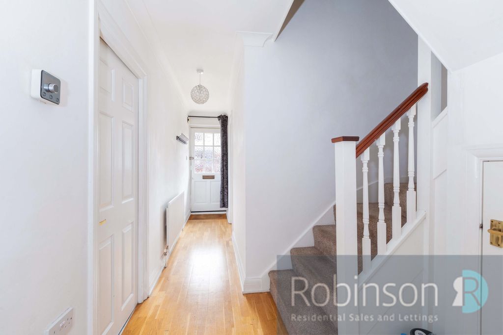 Property photo 2 of 15 32 Lancastria Mews-7