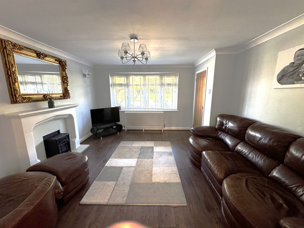 Property photo 3 of 20 Living Room