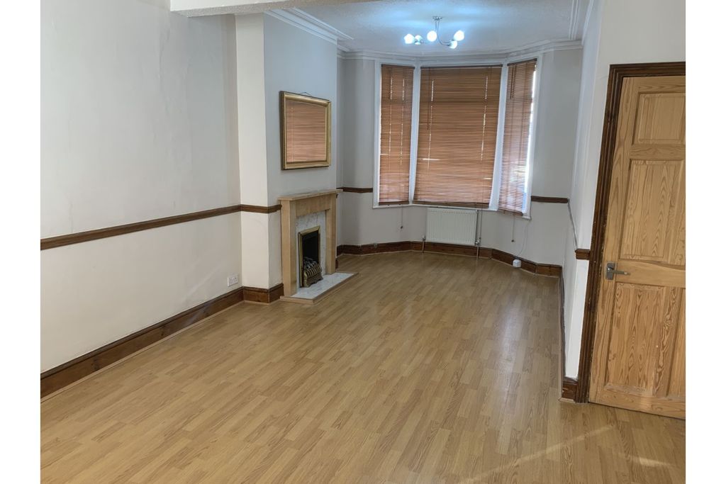 Property photo 3 of 17 Living Room