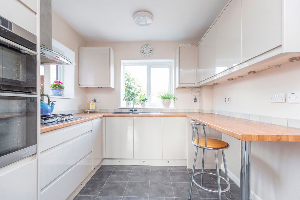 Property photo 2 of 22