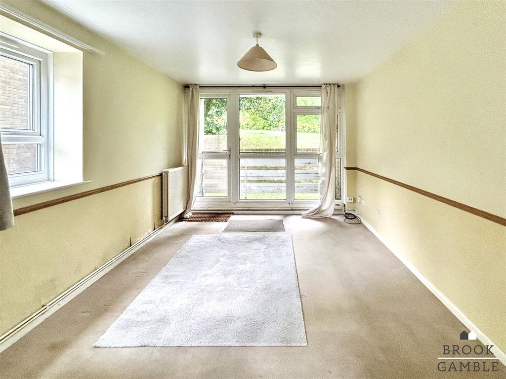 Property photo 2 of 6 01323 438506
