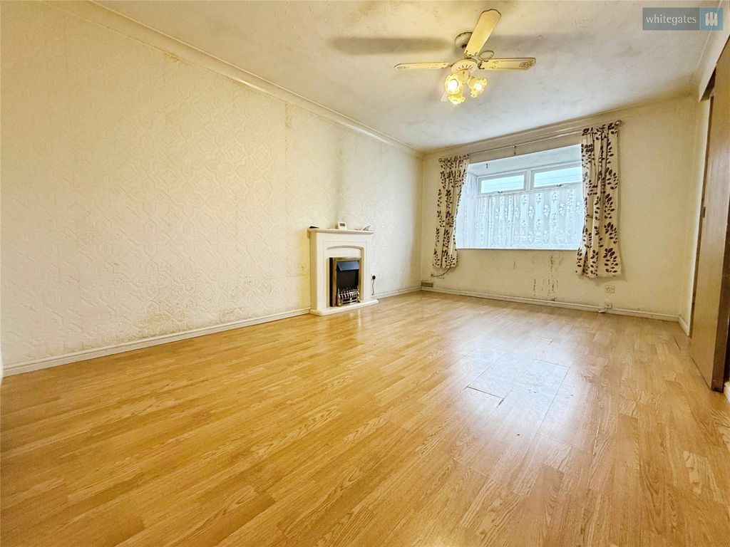 Property photo 2 of 12 Picture No. 11