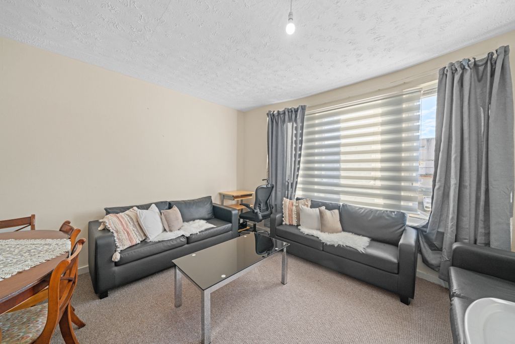 Property photo 2 of 19 Dsc00421