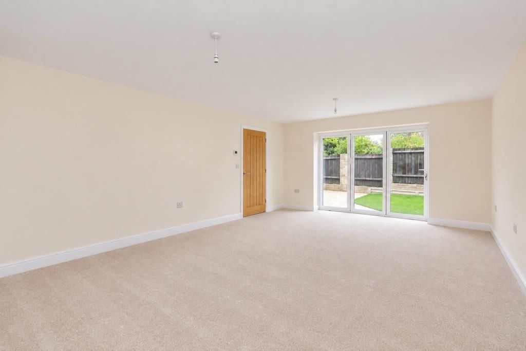 Property photo 2 of 14 Sitting Room
