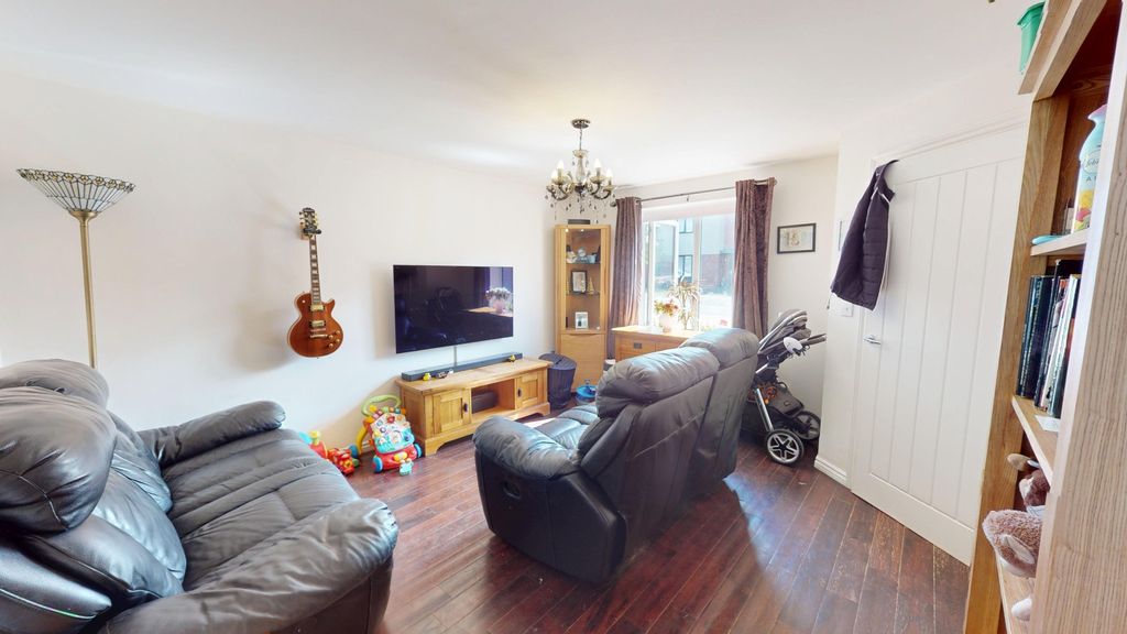 Property photo 3 of 15 4321615