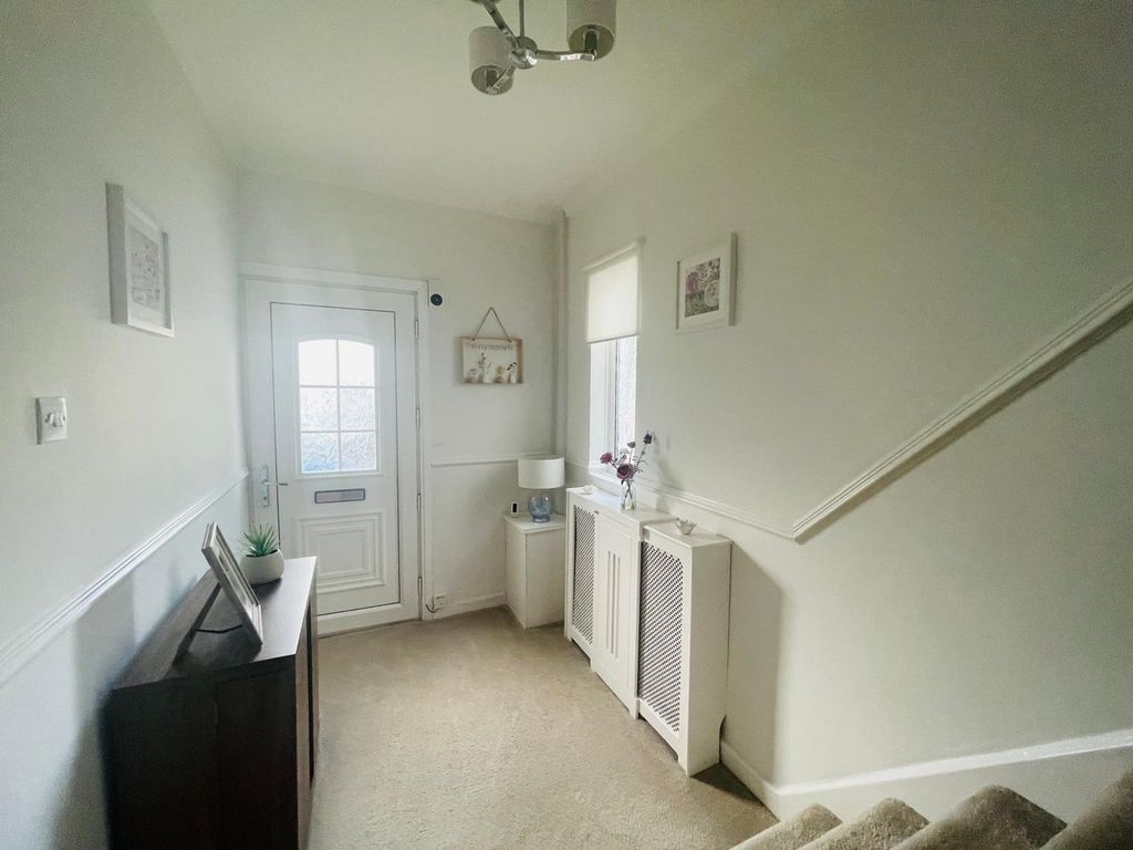 Property photo 2 of 13 Entrance Hall