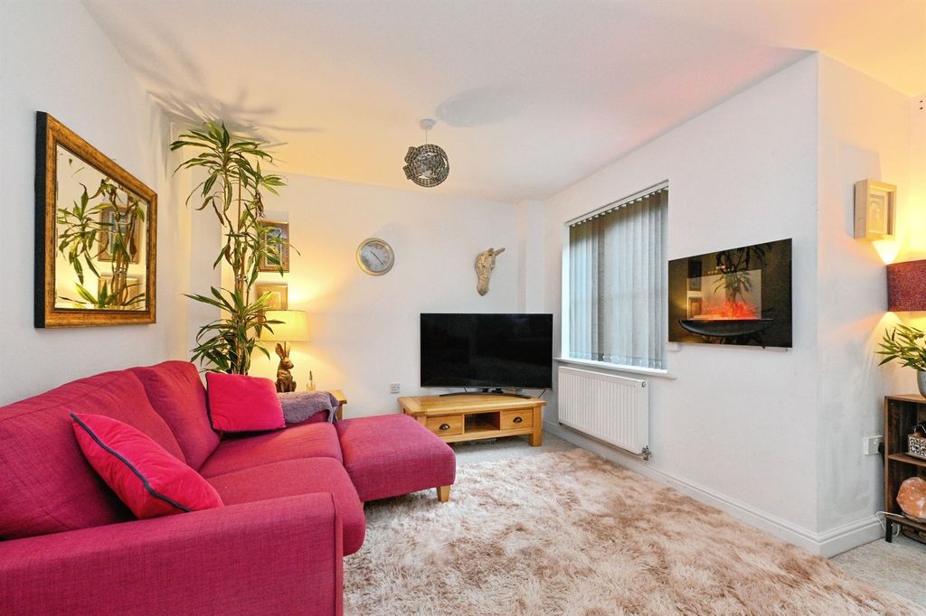 Property photo 3 of 20