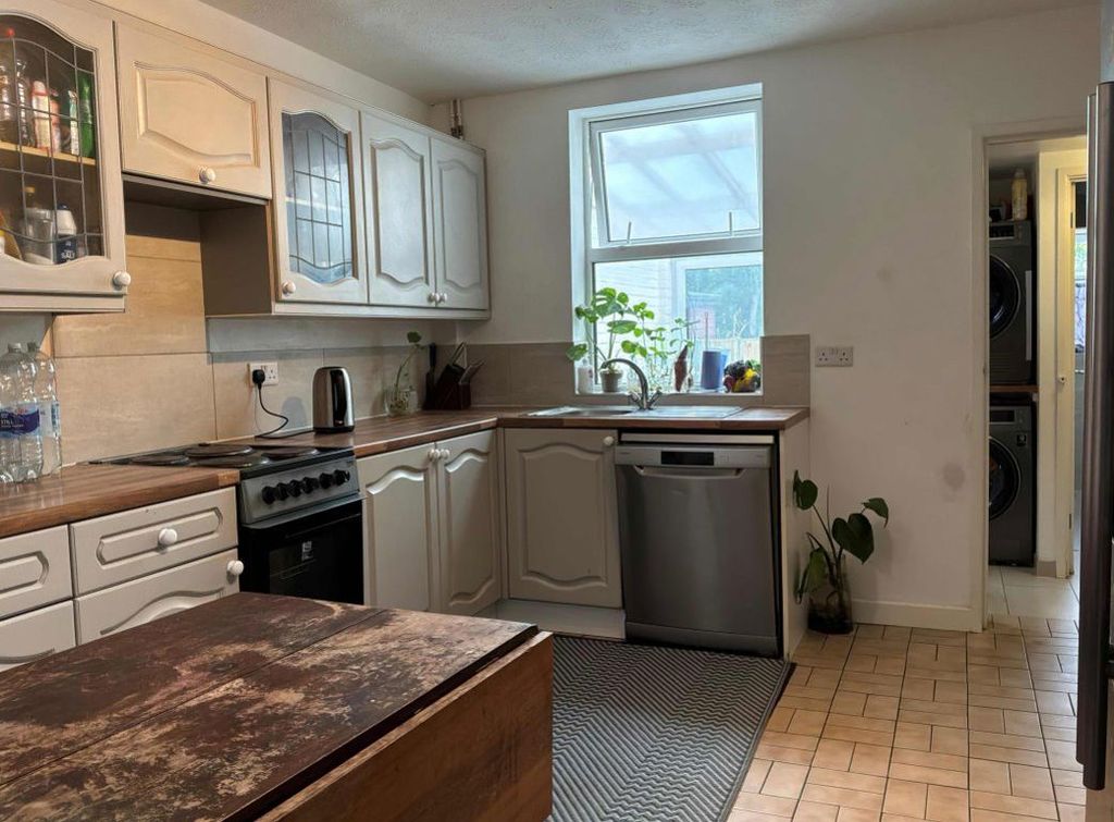 Property photo 2 of 3