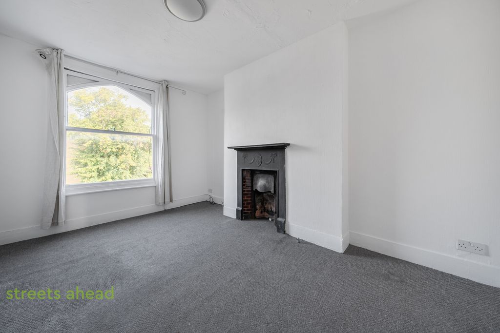 Property photo 2 of 15 E3F7c970-4A83-4Ff...