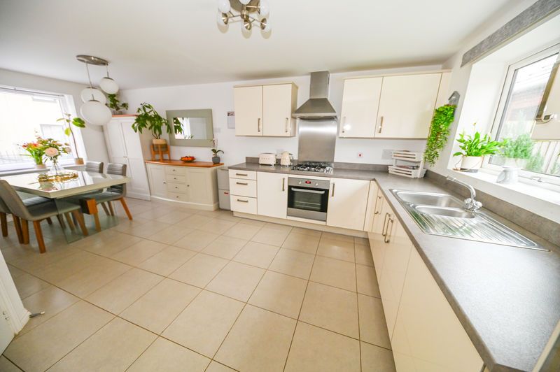 Property photo 3 of 15 Photo 11