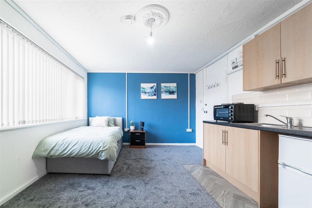 Property photo 1 of 7 Room.Jpg
