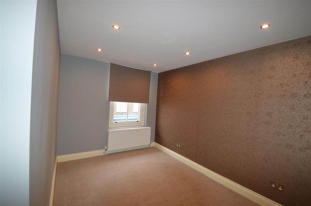 Property photo 3 of 8 Bedroom 2.Jpg