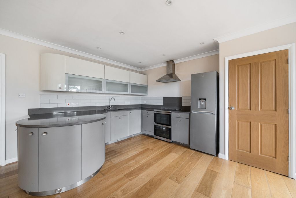 Property photo 3 of 10 1382849-4-691c765...