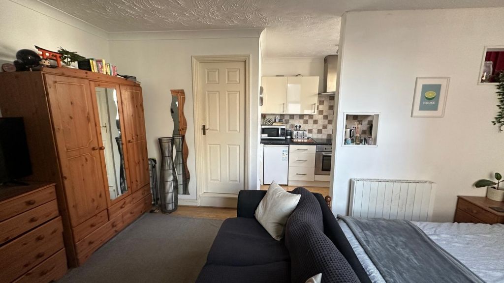 Property photo 2 of 6