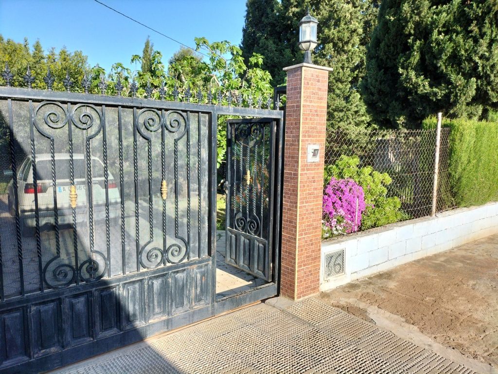 Property photo 2 of 20