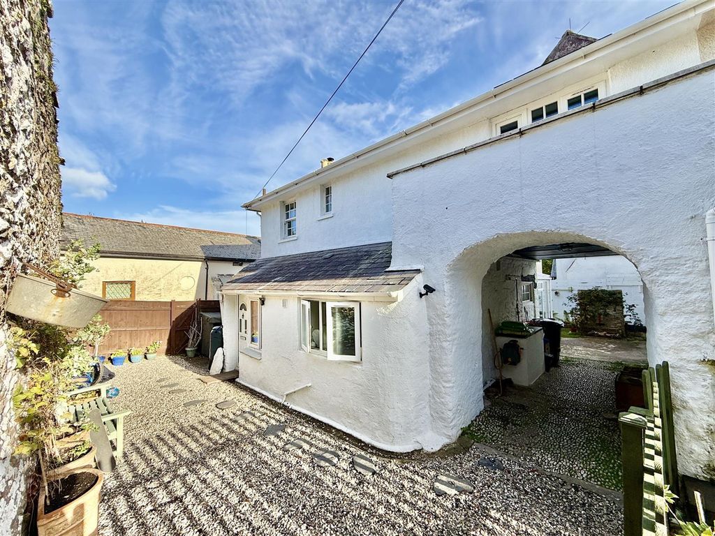 Property photo 3 of 23 Front Right.Jpg