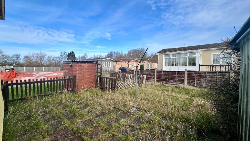 Additional image 10 of 1 bed detached bungalow for saleFirst Avenue, Ashfield Park, Scunthorpe DN17
