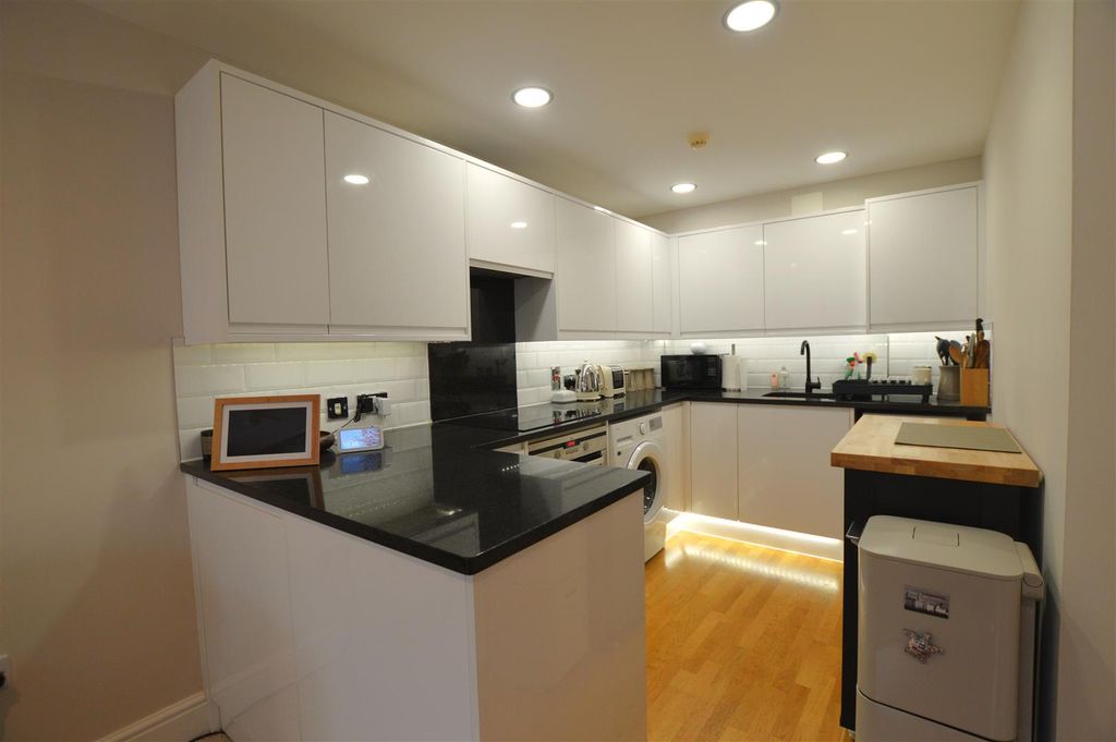 Property photo 2 of 11 Dsc_1100.Jpg