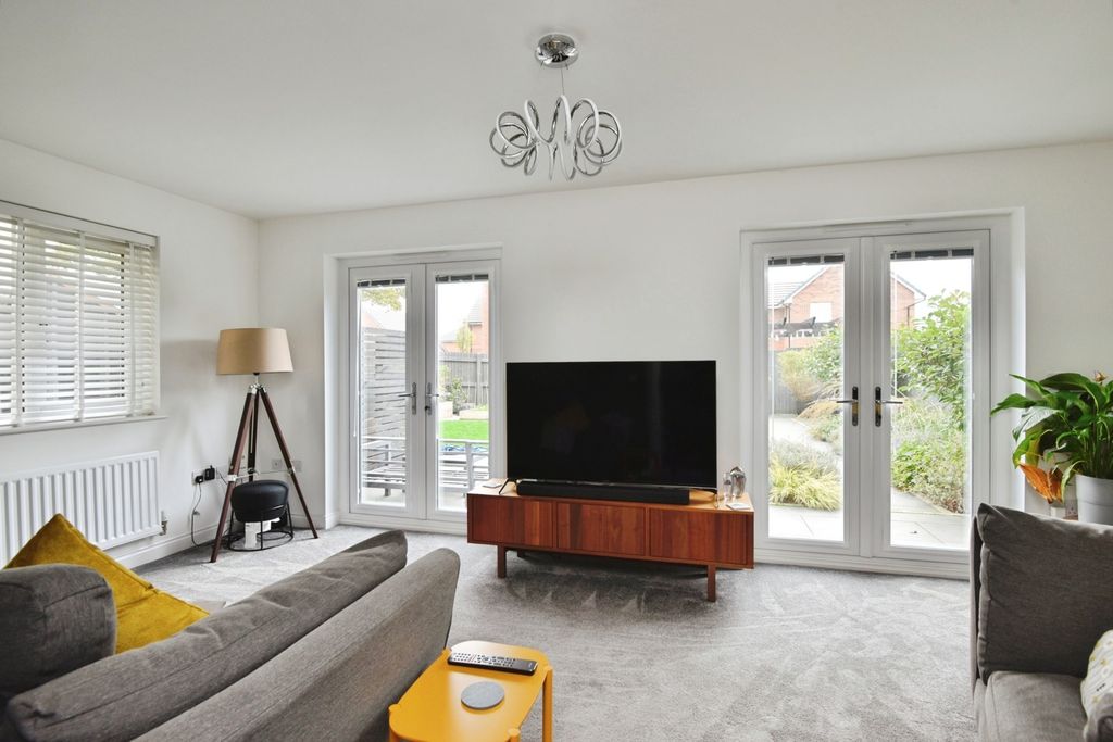 Property photo 2 of 17 Photo