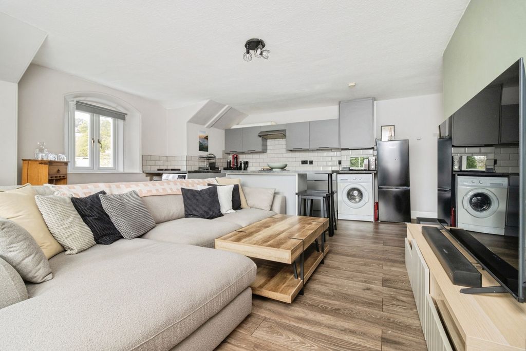 Property photo 3 of 17 Photo