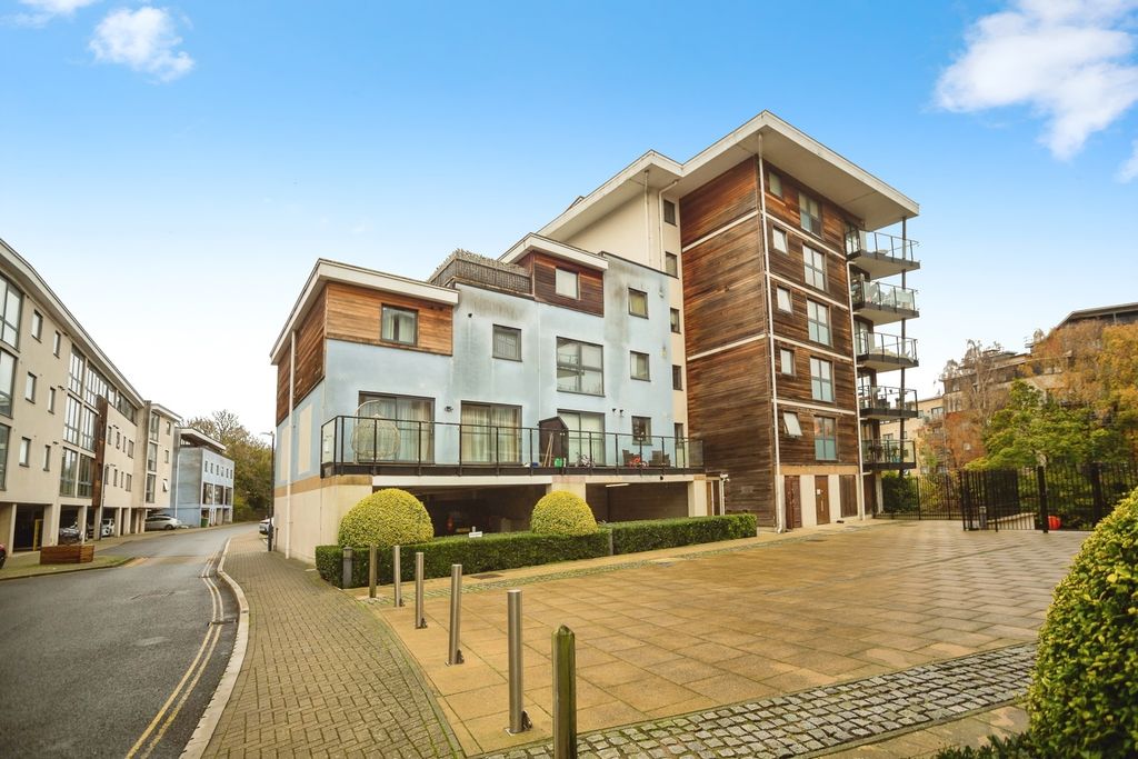 Property photo 2 of 17 Photo