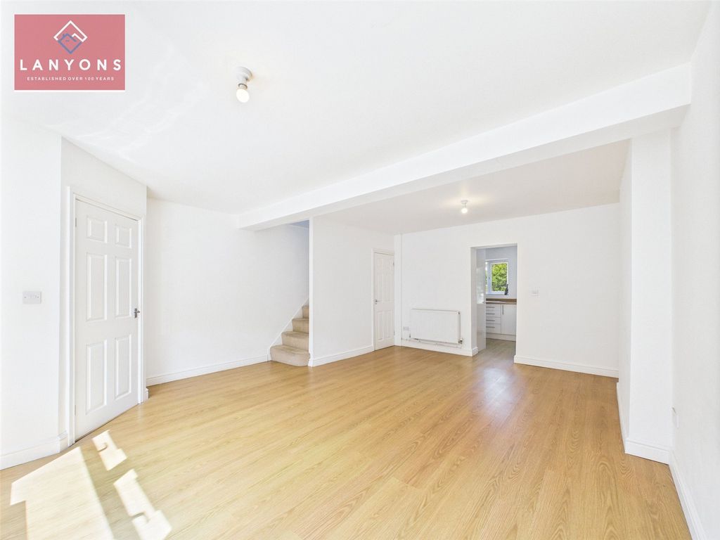 Property photo 3 of 16 Picture No. 18