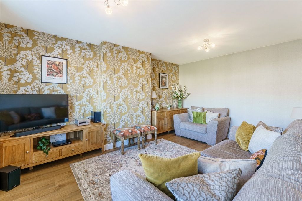 Property photo 3 of 33 Picture No. 02