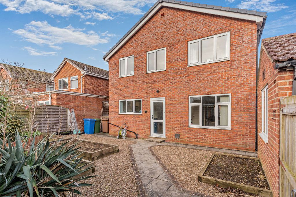 Property photo 1 of 32