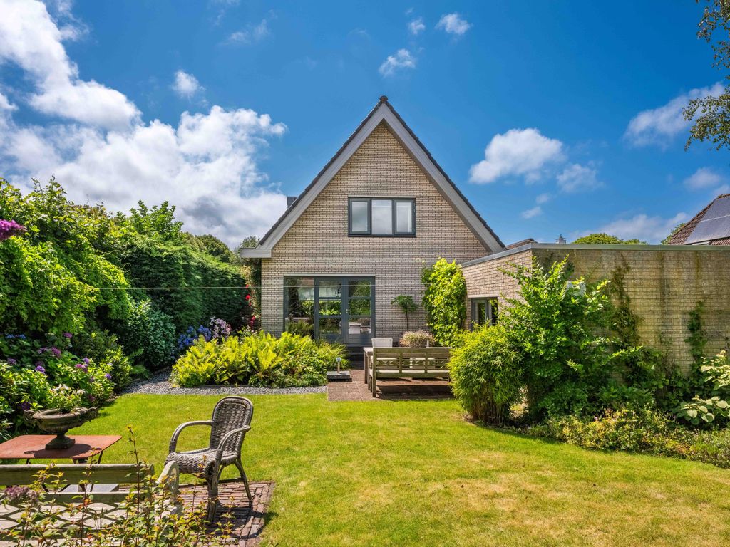 Property photo 2 of 46