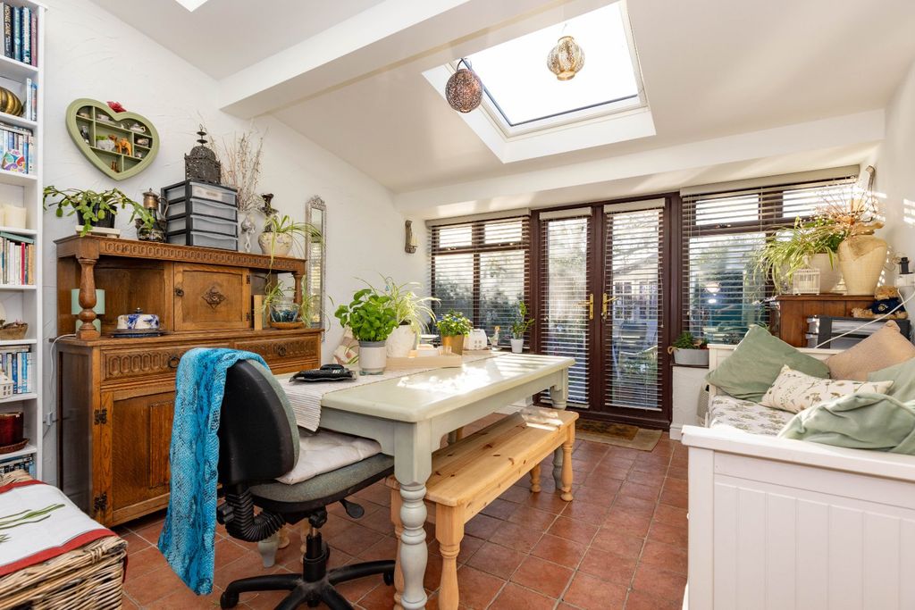 Property photo 3 of 17 Conservatory