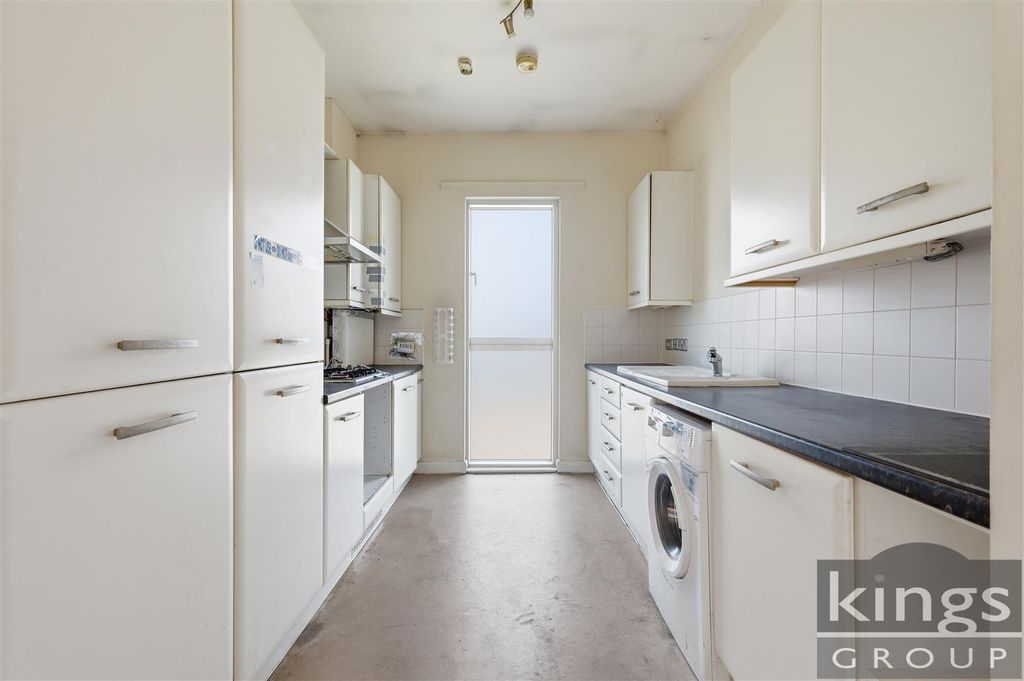 Property photo 3 of 12 Kitchen