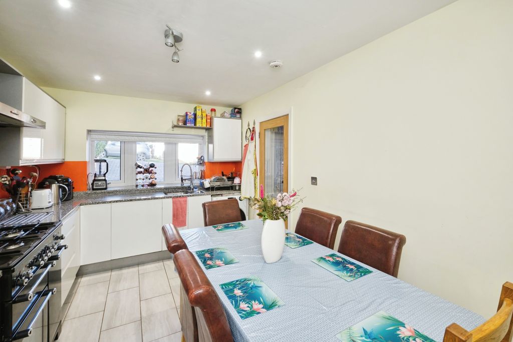 Property photo 1 of 17 Kitchen