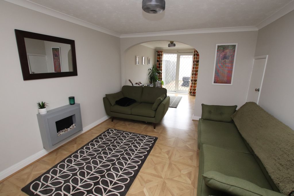 Property photo 2 of 13 Lounge Diner Photo 1